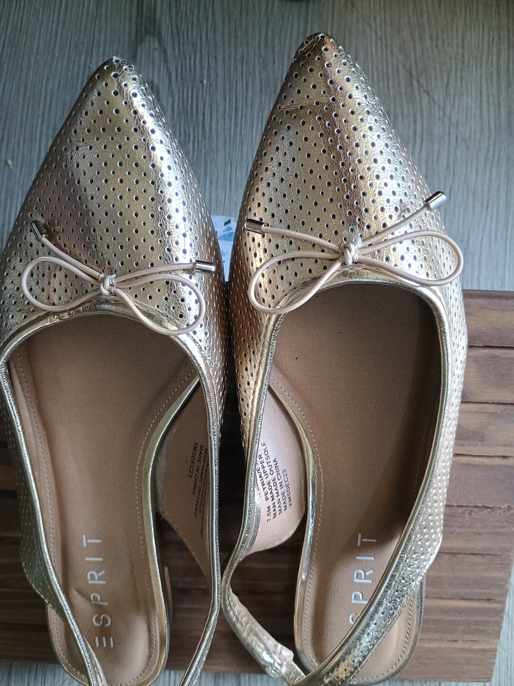 Beautiful Esprit Petria women's metallic gold slingback flats in size 7.5M